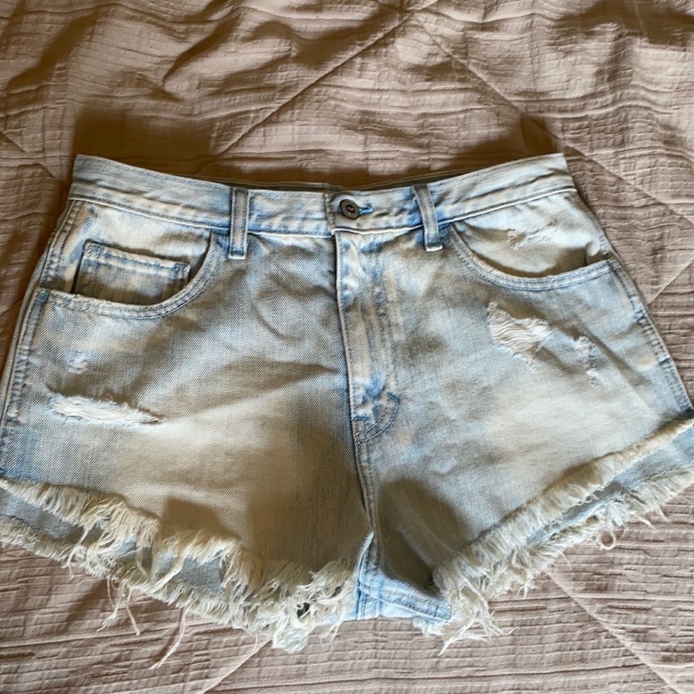 Hollister distressed daisy duke shorts